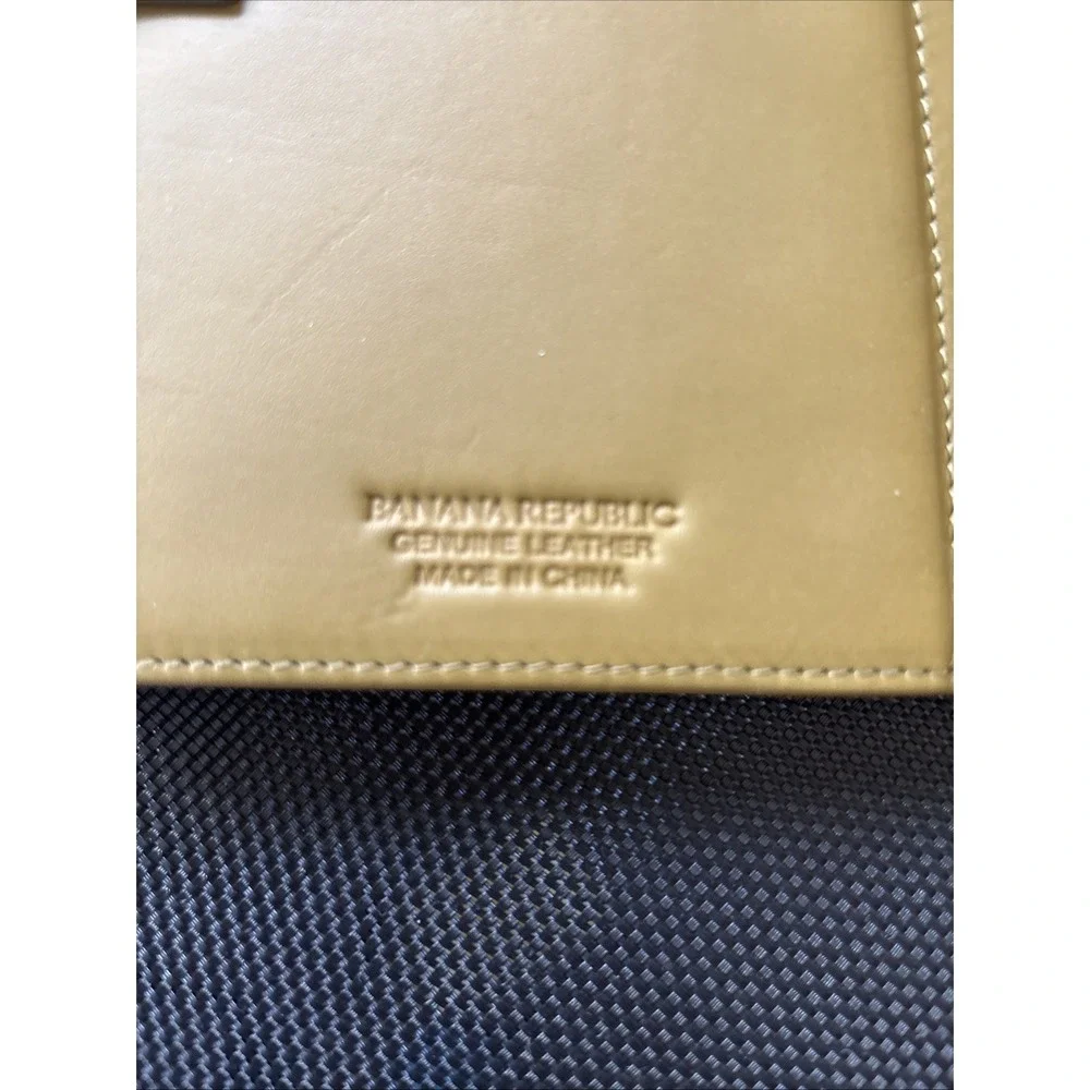 Banana republic genuine leather photo travel album with latch 6 7/8 X 5